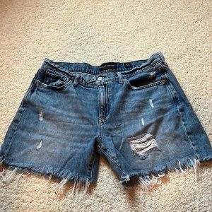 Lucky Brand distressed boyfriend short size 8/29